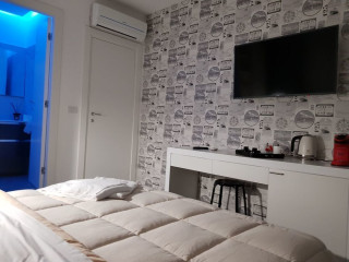 2B FIFTEEN FLOOR SUITE NAPOLI