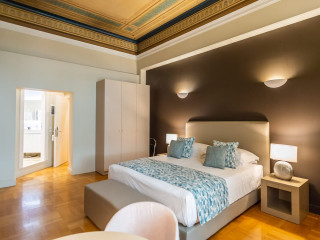 33 Solonos Suites