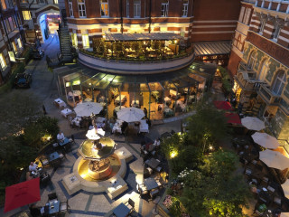51 Buckingham Gatetaj Suites & Residences