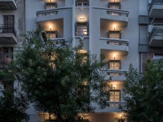 72 Ad Suites