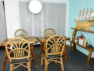 8 Colors Beach House Resort