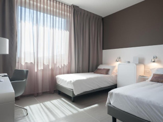 8piuhotel