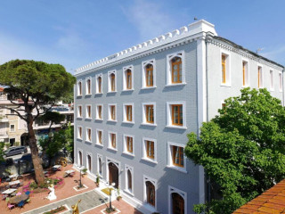 A for Art Hotel