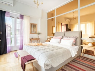 A SHORT WALK TO SYNTAGMA AND PLAKA