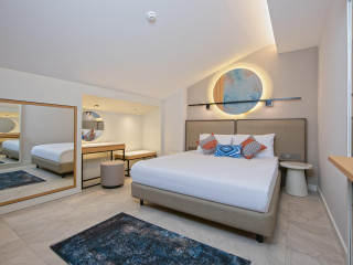 A Suite Side