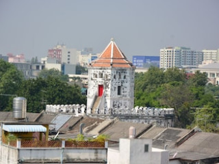 ADAMAZ HOUSE