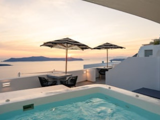 ADAMIS MAJESTY SUITES