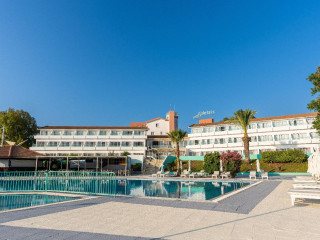 Adelais Bay Hotel
