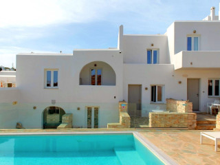 Adonis Hotel & Apartments