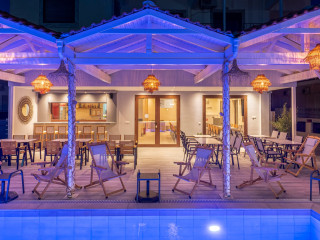 Adonis Hotel & Village
