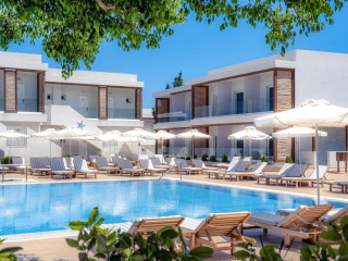 Cooee Lavris Hotel and Spa