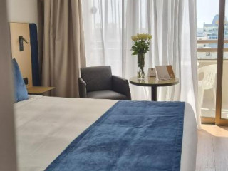 Ajax Hotel