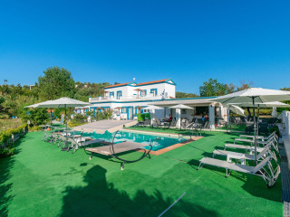 Akis Villa Studios & Apartments with Pool