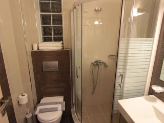 Alarzo Rooms Studio