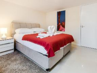 ALDGATE COMMERCIAL HOUSE APARTMENTS