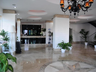 Alesta Yacht Hotel