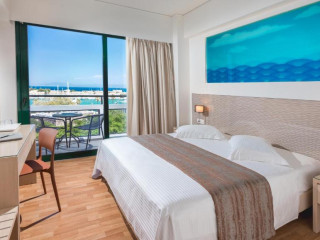 Alexandra Hotel&Apartments