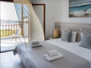 VERY CHIC HOTEL