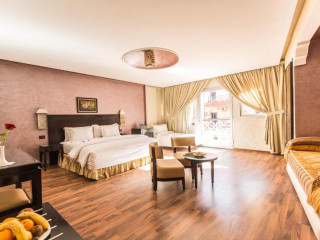 Almas Hotel