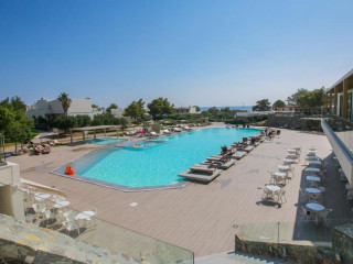 ALMYRA HOTEL & VILLAGE GIANNOULIS