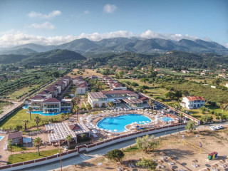 Almyros Beach Resort and Spa