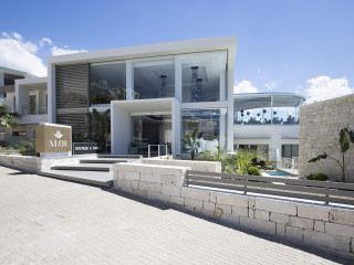 ALOE BOUTIQUE & SUITES Adults only 16+