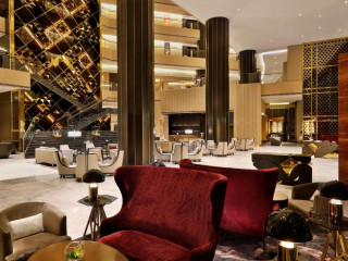 AlRayyan Hotel Doha, Curio Collection by Hilton