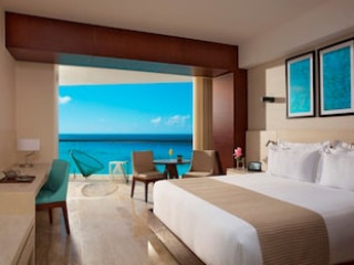 ALTITUDE BY KRYSTAL GRAND PUNTA CANCUN ALL INCLUSI