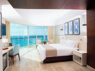 ALTITUDE BY KRYSTAL GRAND PUNTA CANCUN ALL INCLUSI