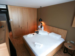 Alvin Comfort Hotel