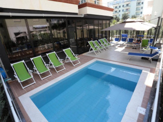 Alvin Comfort Hotel