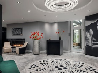 AM STEINPLATZ, AUTOGRAPH COLLECTION