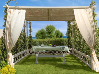 Amada Colossos Resort