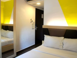 AMARIS BUGIS – SINGAPORE