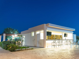 Amaryllis Apartments