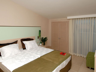 Ambassador Plaza Hotel
