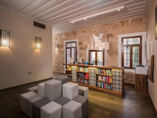 AMBASSADORS RESIDENCE BOUTIQUE HOTEL