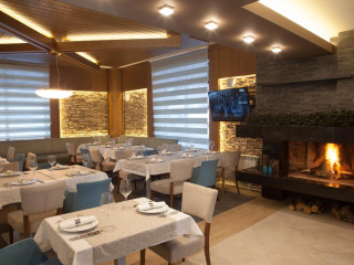 AMIRA HOTEL