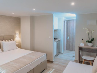 Ammos Seaside Luxury Hotel