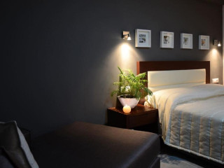 Amphitryon City Hotel