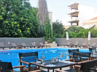 Amphitryon Hotel