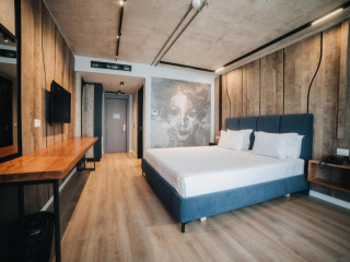 AMR Hotel