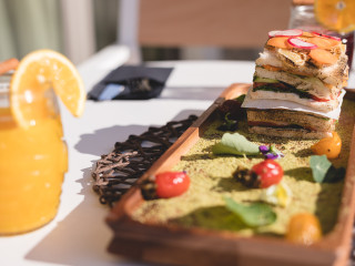 Anemolia Hotel Stylish Suites - Sarakiniko Beach