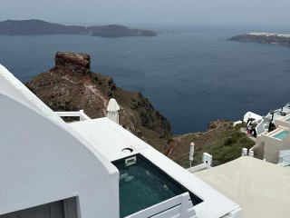 Anemos Cave Suites