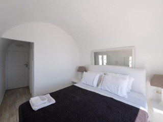 Anemos Cave Suites