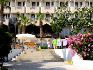 Anitas Beach Hotel