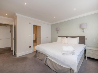 Apartment Queensgate Court