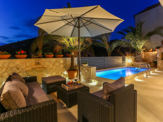 LIVVO Los Calderones - Adults recommended