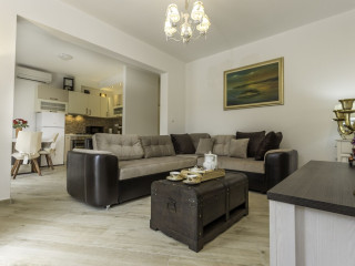 LIVVO Los Calderones - Adults recommended