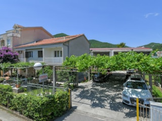 APARTMENTS ELENA